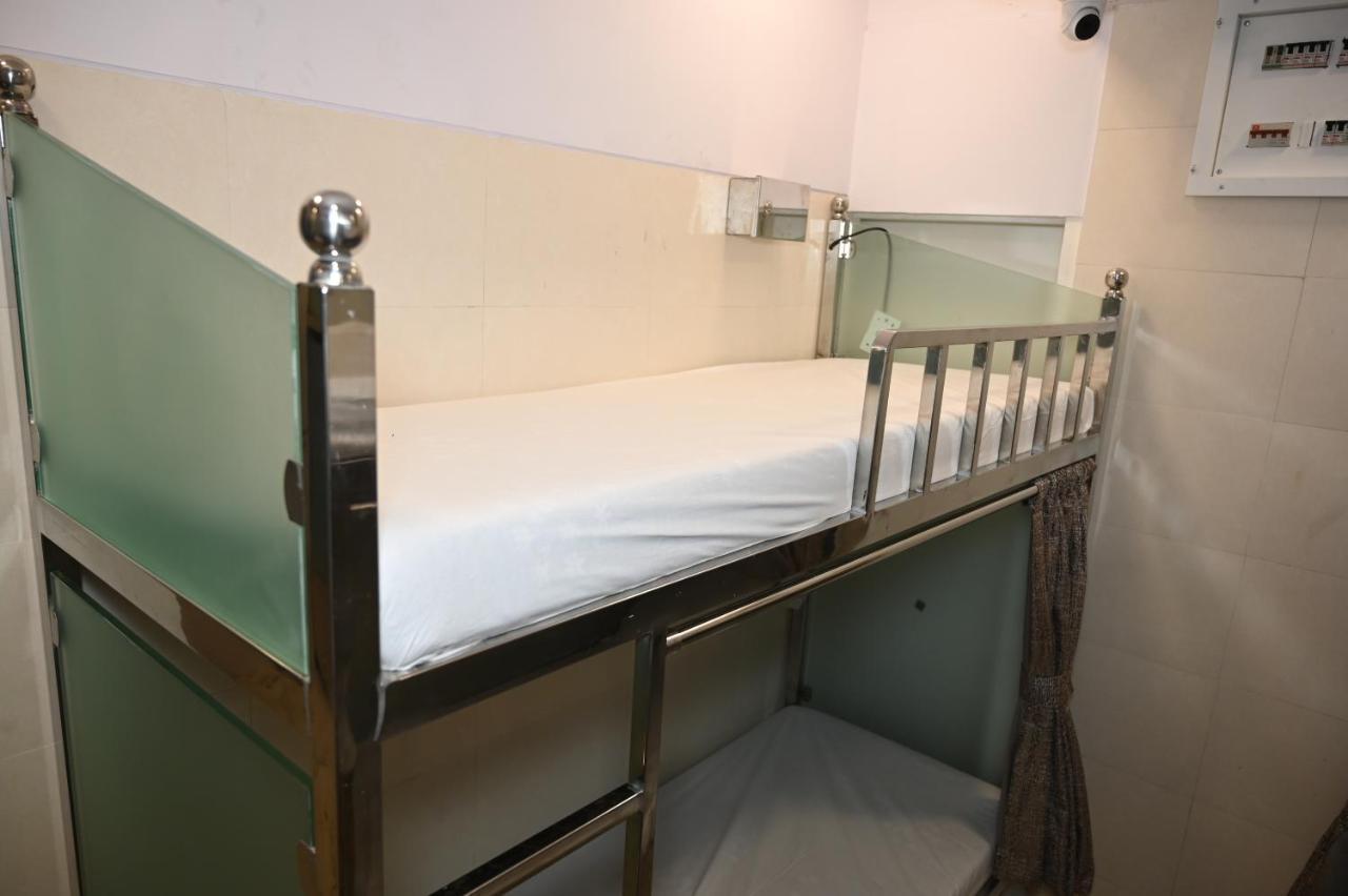 Sagar Dormitory Andheri - Nearest To Andheri Railway Station West Mumbai  Buitenkant foto