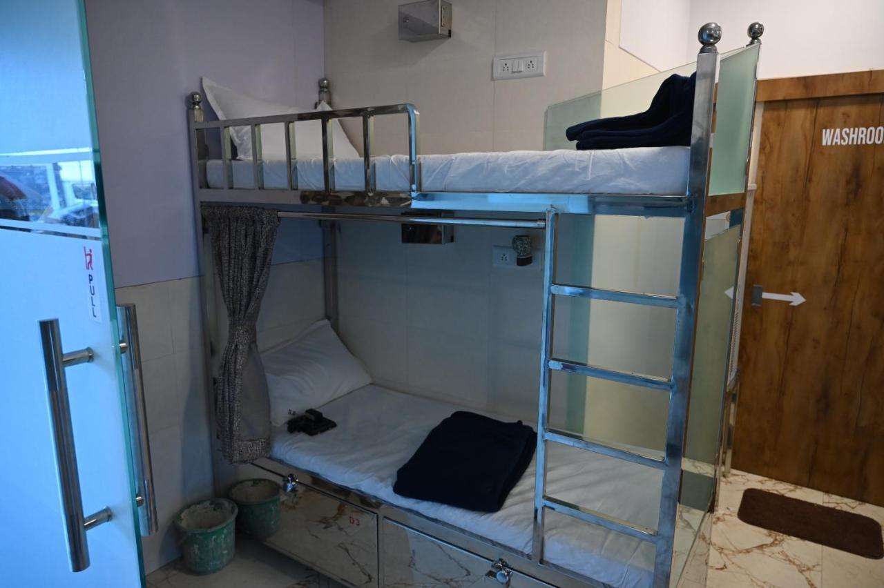 Sagar Dormitory Andheri - Nearest To Andheri Railway Station West Mumbai  Buitenkant foto