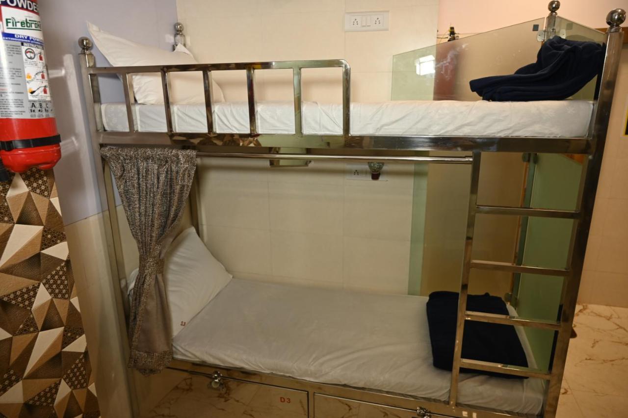 Sagar Dormitory Andheri - Nearest To Andheri Railway Station West Mumbai  Buitenkant foto
