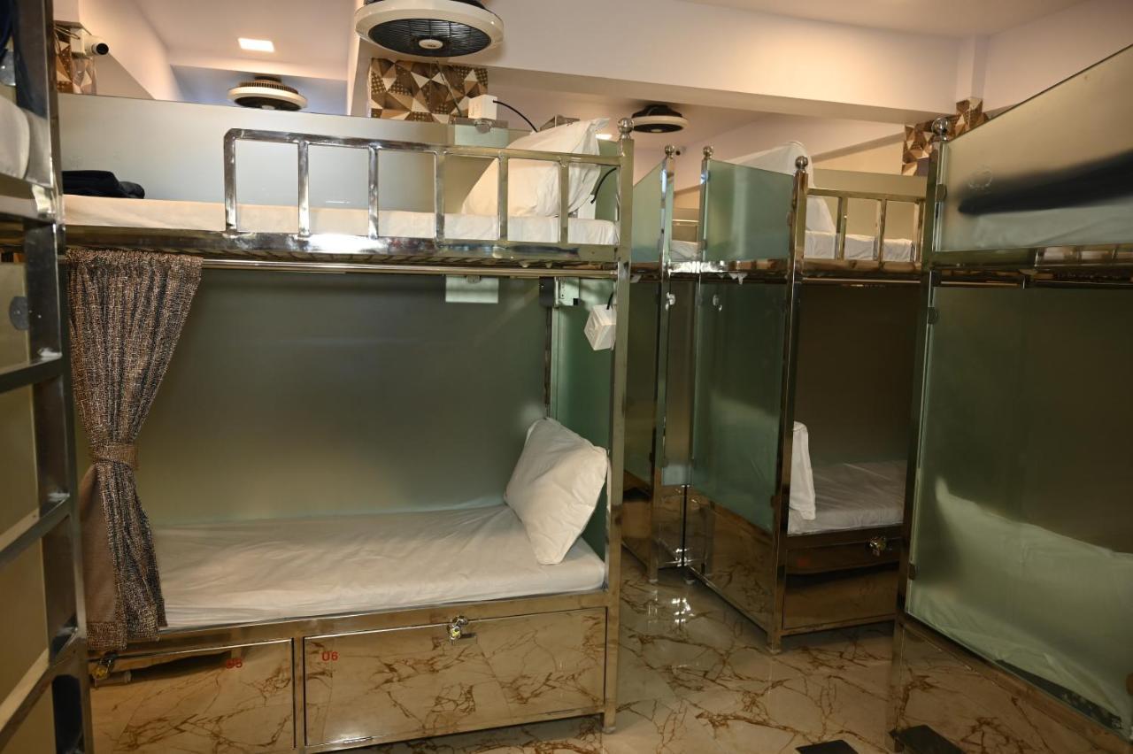 Sagar Dormitory Andheri - Nearest To Andheri Railway Station West Mumbai  Buitenkant foto
