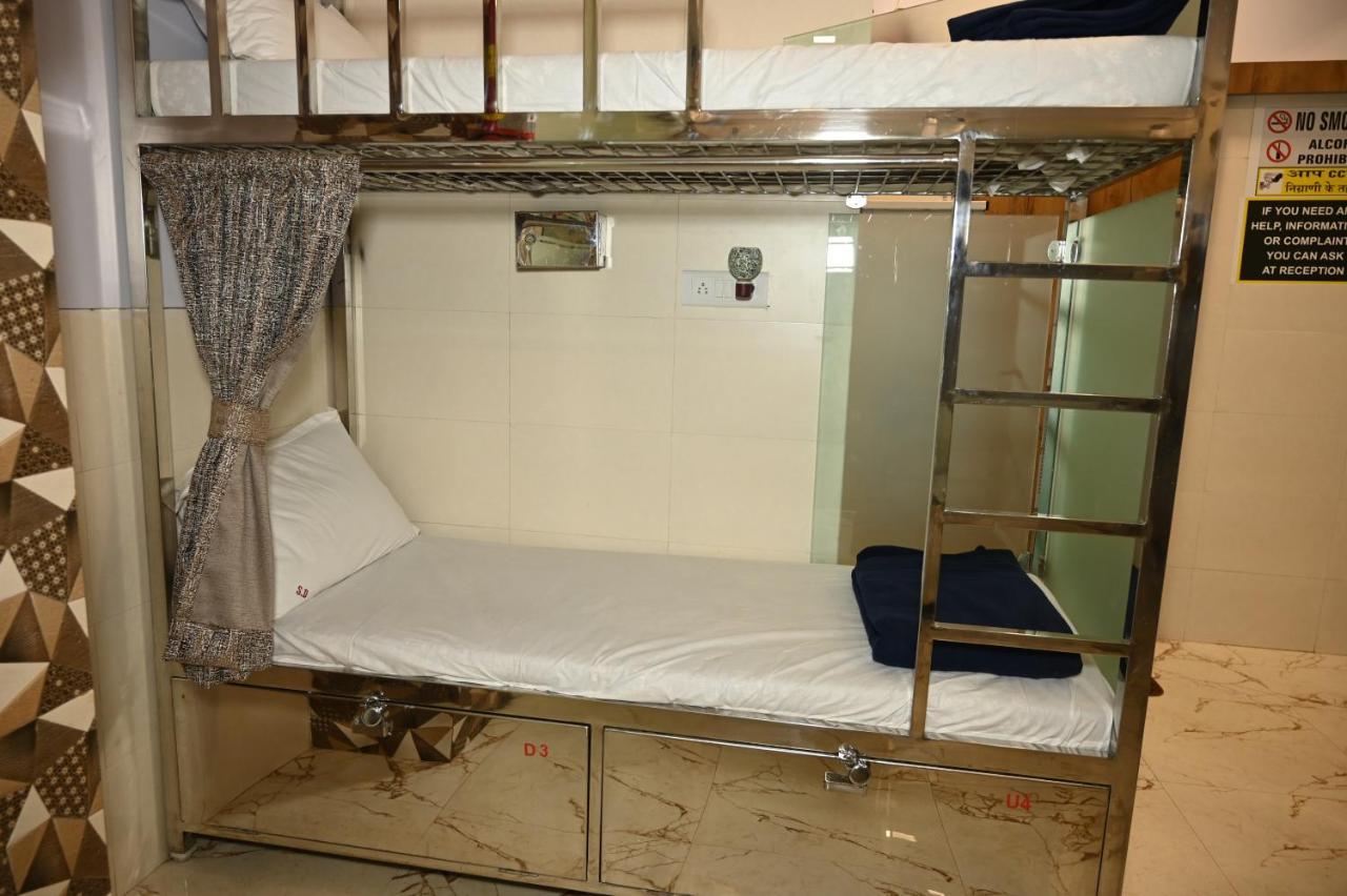 Sagar Dormitory Andheri - Nearest To Andheri Railway Station West Mumbai  Buitenkant foto
